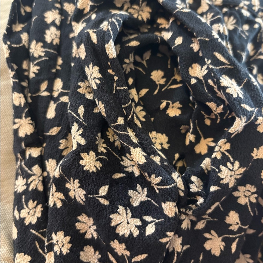 American Eagle Black Floral Viscose Pants Cottagecore Boho - Picture 7 of 7